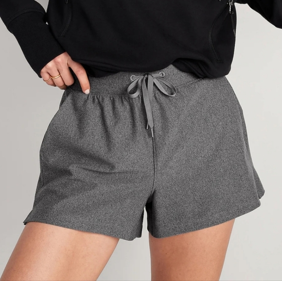 ๐ Old Navy 3" Inseam High-Waisted Powersoft Shorts - Picture 3 of 8